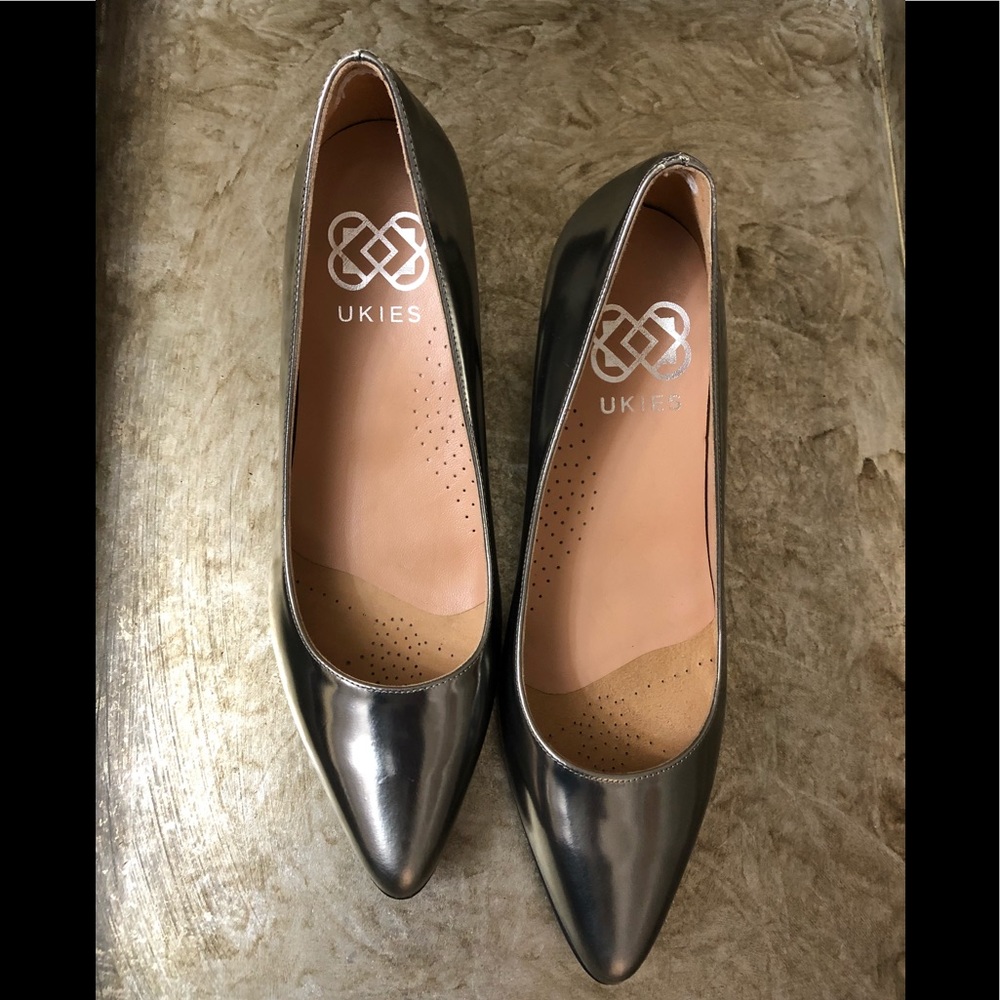 Ukies Phyllis-Pewter Mirror Napa leather pumps